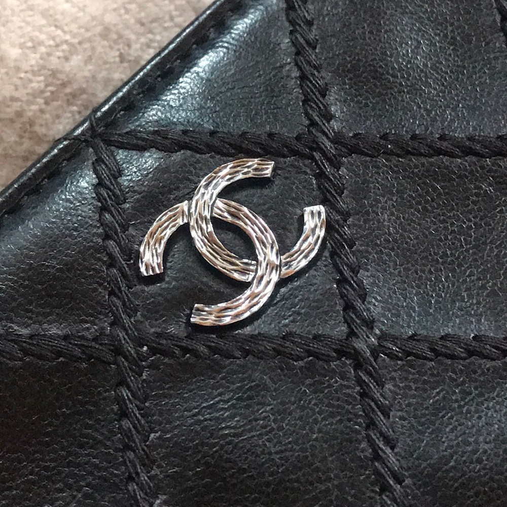 CHANEL Black Calfskin Wallet Quilted Stitching - Picture 3 of 16